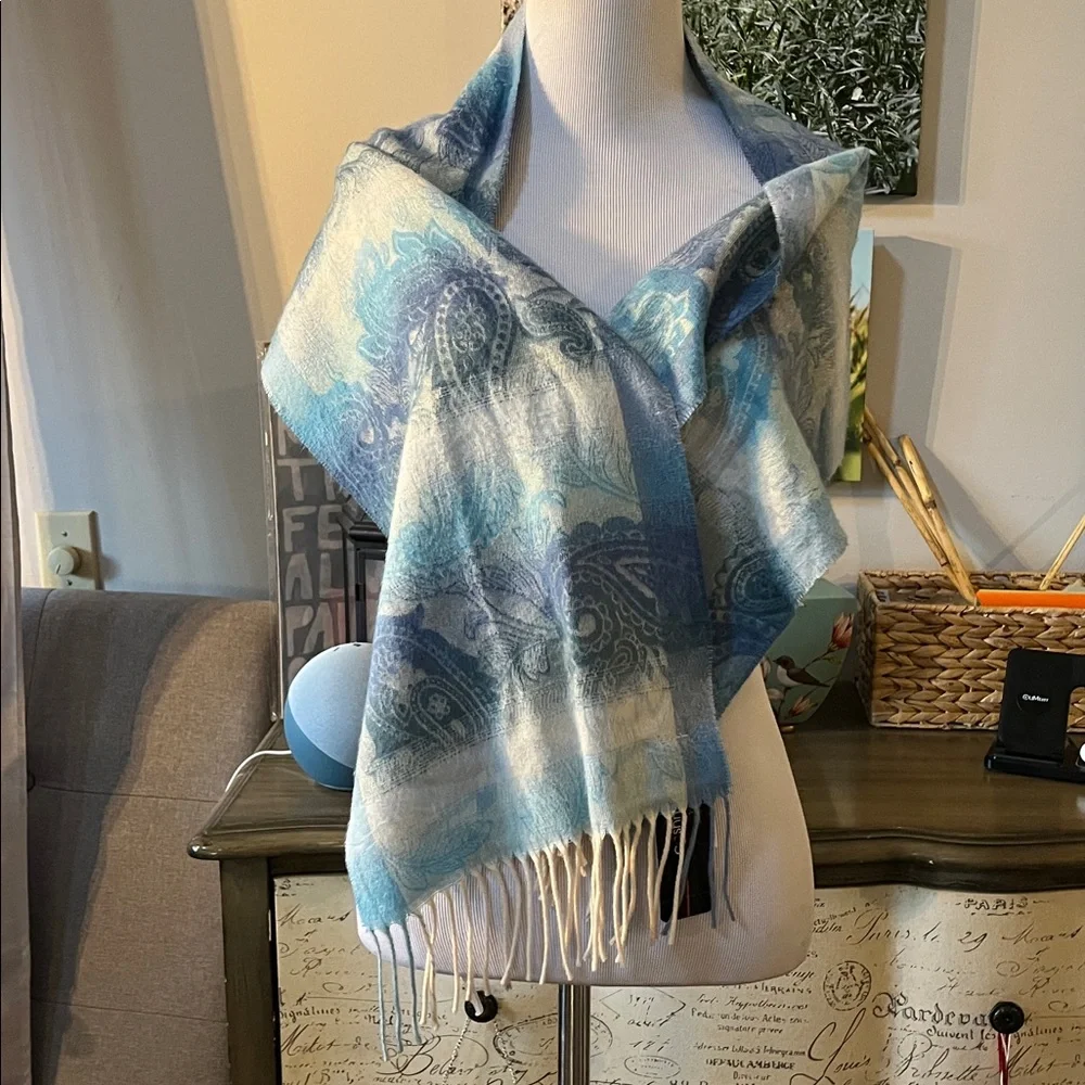 V. FRAAS CASHMINK ACRYLIC PAISLEY WOVEN FRINGED SCARF BLUE WHITE NEW WITH TAGS